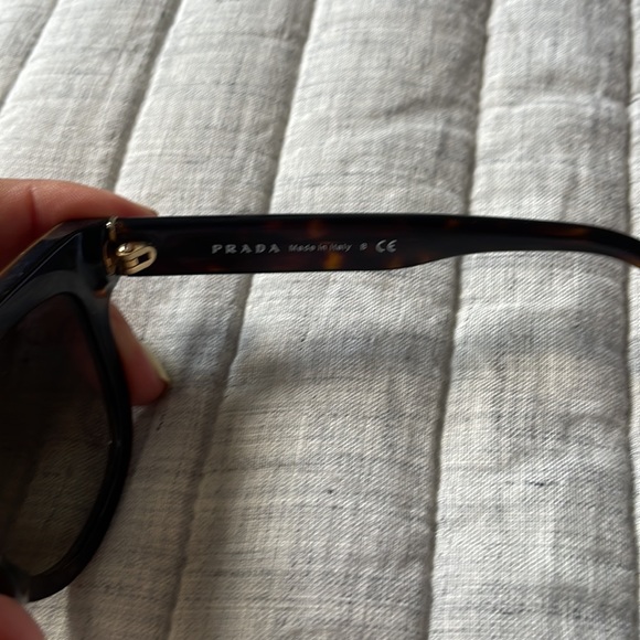 Prada sunglasses - Picture 3 of 5